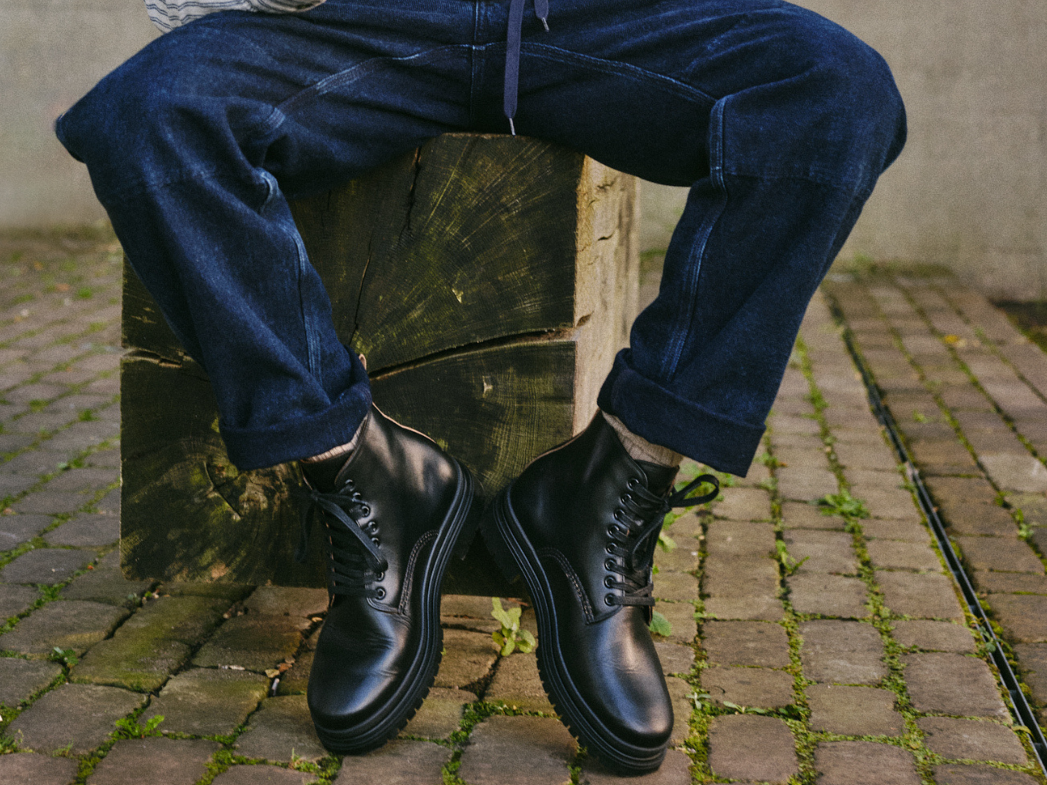 The Sharman - Horween Black